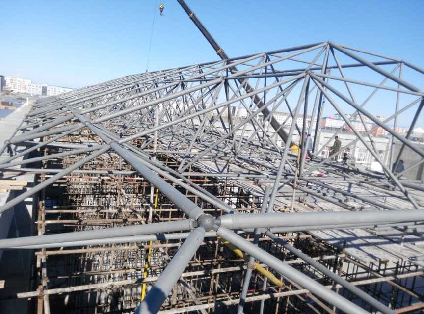 聊城商贸城屋顶网架工程