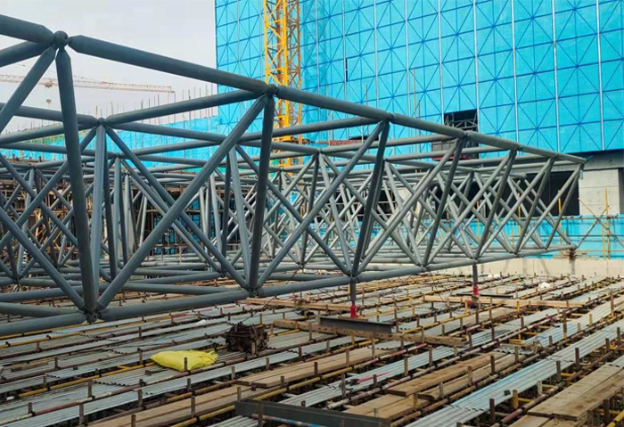 聊城高铁东总部基地2号楼网架